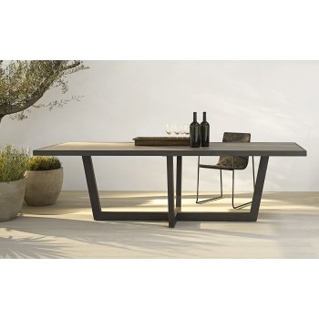 UDENDRS BORD MED DESIGN STEL