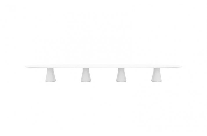 EKSTRA LANGT BORD MED 4 SJLER / LAKERET BORDPLADE