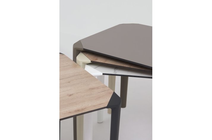 ONE TABLE - TIL UDENDRS OG INDENDRS