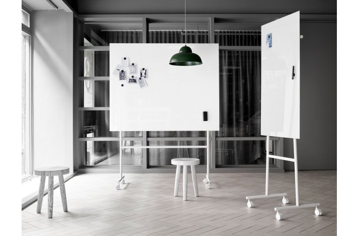 MONO MOBILE - GLAS I 4 FORSKELLIGE FARVER MED MATCHENDE STATIV