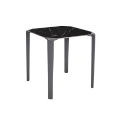 ONE TABLE - TIL UDENDRS OG INDENDRS