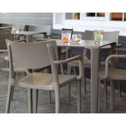 ONE TABLE - TIL UDENDRS OG INDENDRS