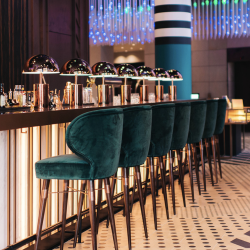 MBLER MED UNIKKE POLSTRINGSSTYKKER - Stole - Borde - Sofaer - Pufs - Belysning