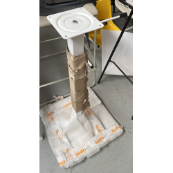 H�VE S�NKE BORD MED FIRKANTET FOD OG GAS LIFT. Nu kr. 200. Normal kr. 1.990.-