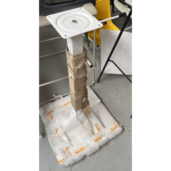 H�VE S�NKE BORD MED FIRKANTET FOD OG GAS LIFT. Nu kr. 400. Normal kr. 1.990.-