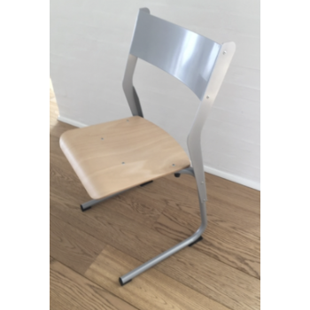 Stol med b�ges�de,gr�t stel, demostol kr. 150.- 