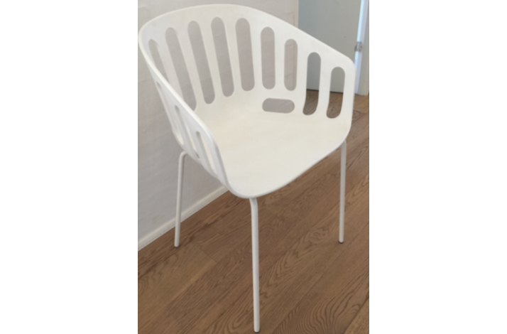 Demo stol Basket fra Gaber helt hvid  4 ben, nu kr. 200.- 
