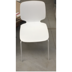 Pedrali stol Babila, formstbt plast over stlstel, nu kr. 100.- 