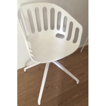 Demo stol Basket fra Gaber helt hvid nu kr. 400.- 