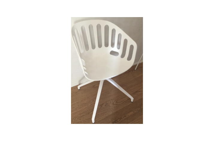 Demo stol Basket fra Gaber helt hvid nu kr. 400.- 
