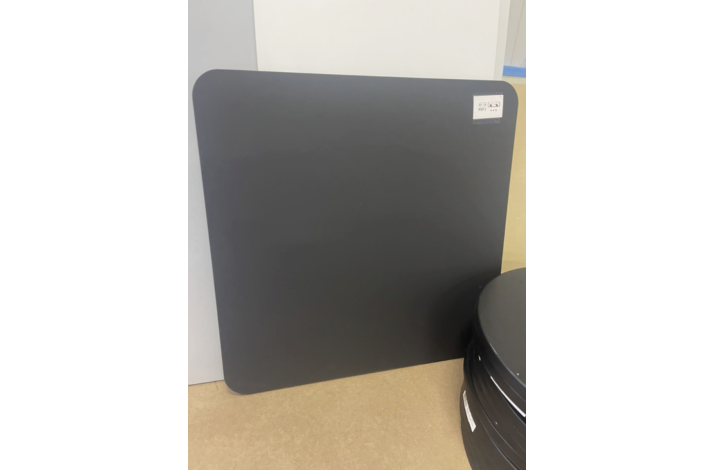 Linoleumsbordplade sort 80 x 80 cm, afrundede hj�rner nu kr. 200.- normal kr. 1.600.- 