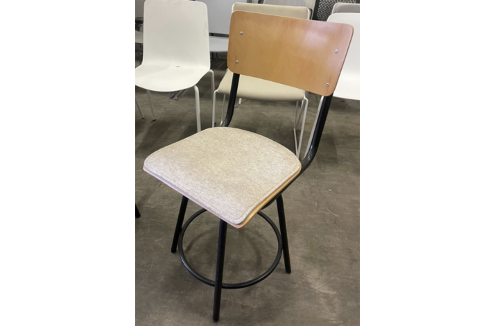 Drejestol, sort stel, b�g s�de nu kr. 300.- pr. stk. normal kr. 1.490.- 