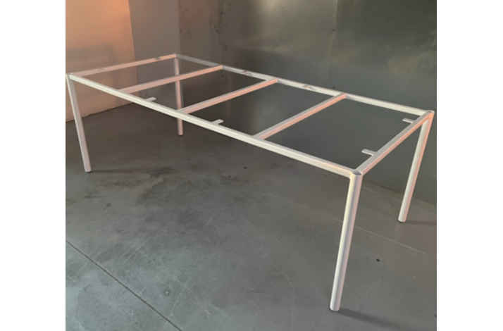 Bordramme hvid med runde ben, nu kun 500 kr. 