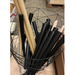 Tr�ben, massiv tr�, koniske, runde ( Bene ) m.fl. uanset f�r pris nu kr. 100.- pr.stk. 