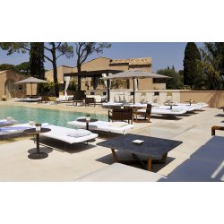 LAVT UDENDRS BORD MED DESIGN STEL