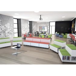 ELEVBNK MED HYLDER OG HJUL 