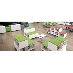 ELEVBNK MED HYLDER OG HJUL 