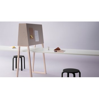 BULLETIN BOARD UDEN BAGPLADE EVT. TIL OPLIMNING