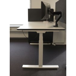 FLOW HVE SNKE STEL MED FIRKANTEDE BEN / TO SJLET