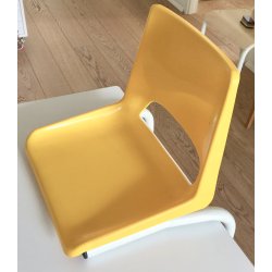 Chaise plastique ELEVSTOL / TIL OPH�NG BORDKANT