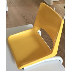 Chaise plastique ELEVSTOL / TIL OPH�NG BORDKANT