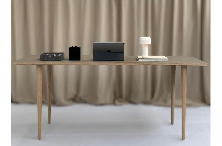 Tr�ben, massiv tr�, koniske, runde ( Bene ) m.fl. uanset f�r pris nu kr. 100.- pr.stk. 