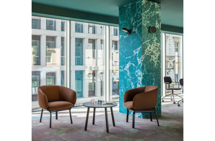 COFFEE LOUNGE BORDE MED TRBEN