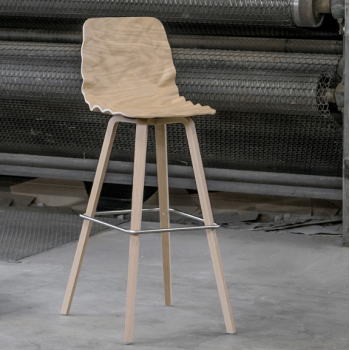 BARSTOLE MED TRÆBEN